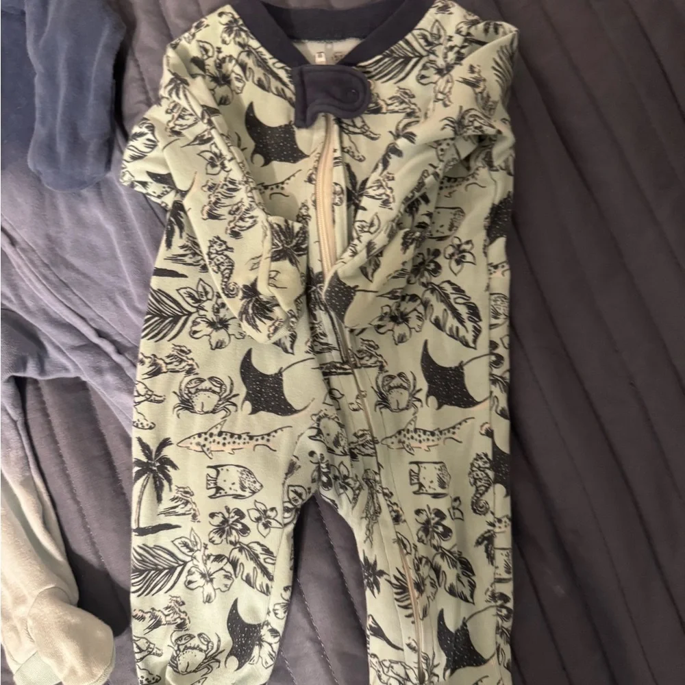 HONEST Newborn Pajamas set